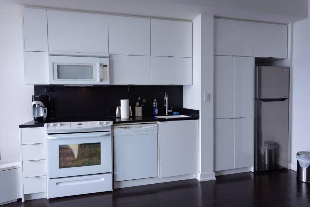 Classic Downtown Toronto Lakeview Condo With Free Parking المظهر الخارجي الصورة