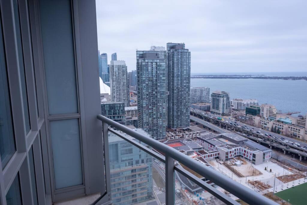 Classic Downtown Toronto Lakeview Condo With Free Parking المظهر الخارجي الصورة